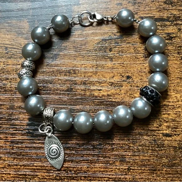 Bracelets - Picture 6 of 10